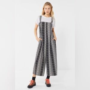 ✨ Urban Outfitters Jumpsuit – Size Small ✨